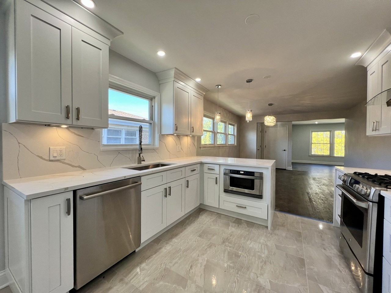 3335 W Pratt Ave #2 - Photo 6 of 15