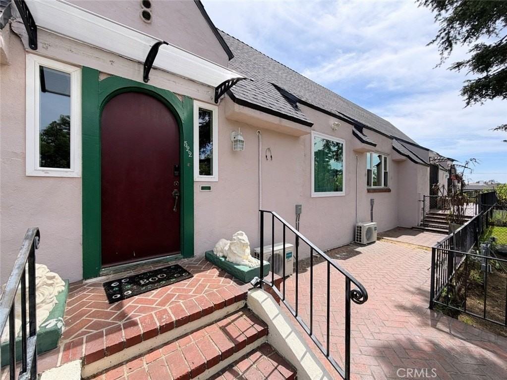 522 Westminster Ave #A - Photo 2 of 16