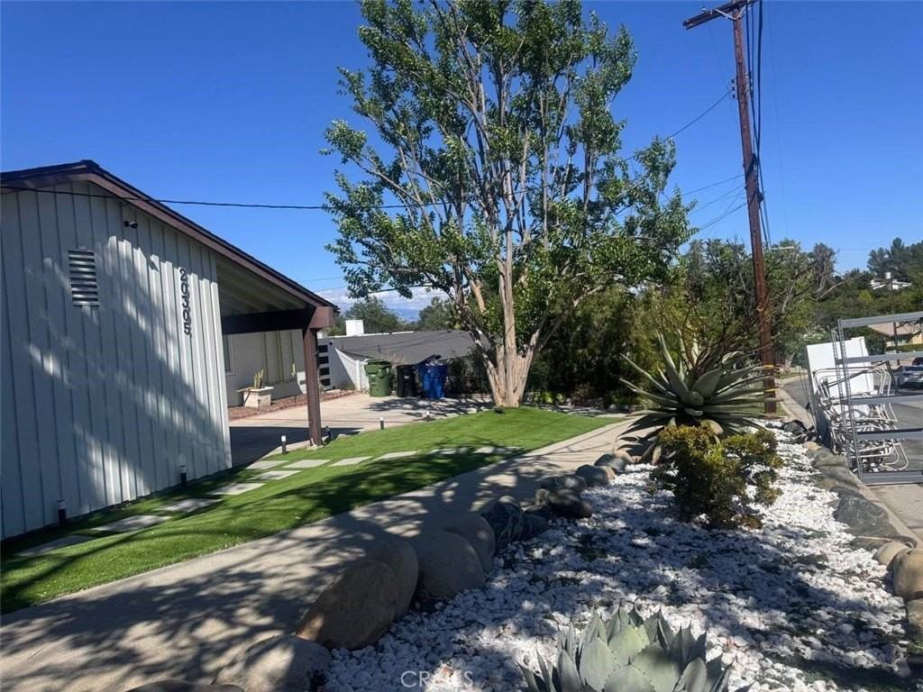 20305 Aetna St - Photo 2 of 21