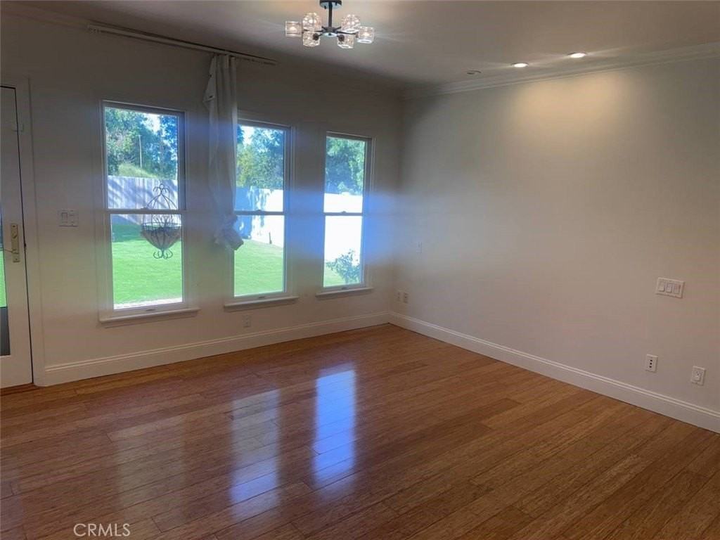 20305 Aetna St - Photo 6 of 21