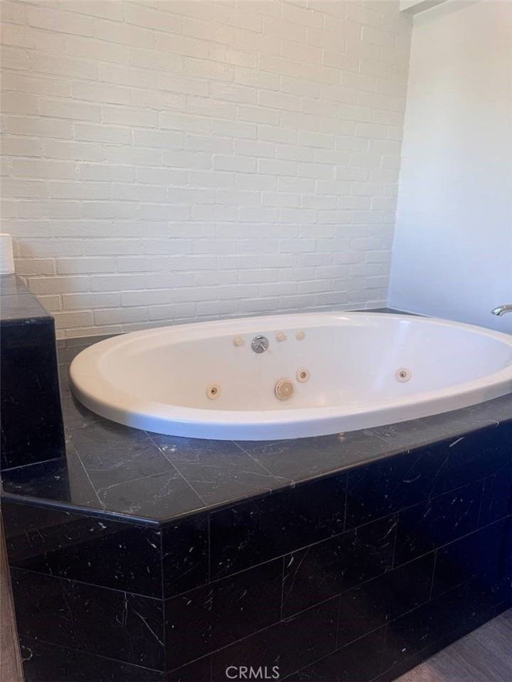 20305 Aetna St - Photo 7 of 21