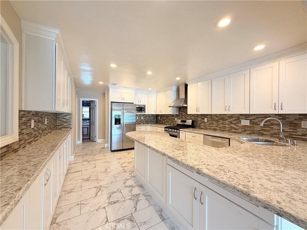 21956 Yellowstone Ln - Photo 6 of 20