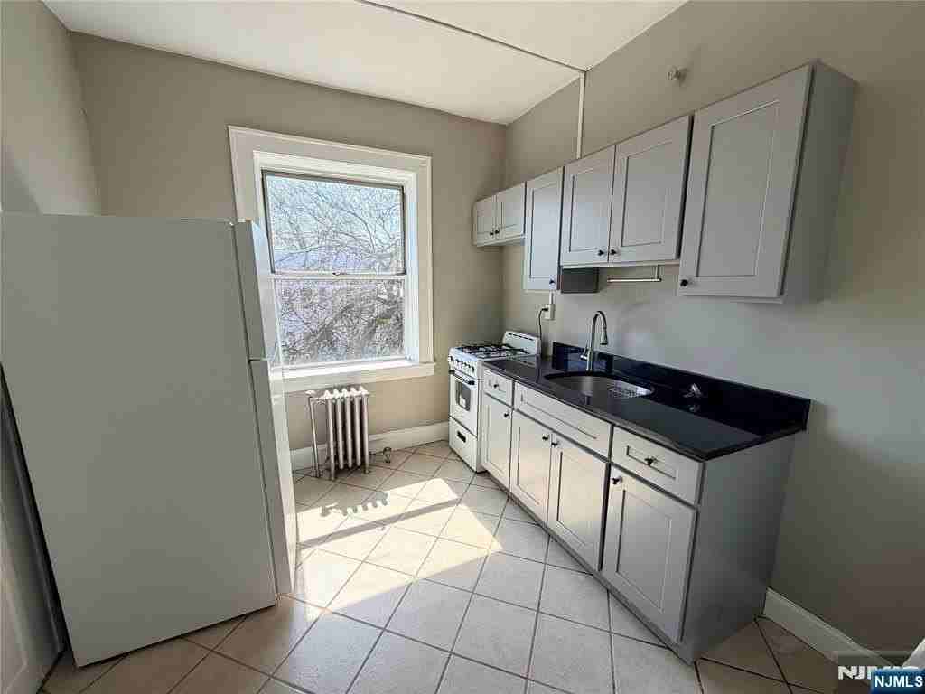 16 Irving St Apt C6 - Photo 6 of 13