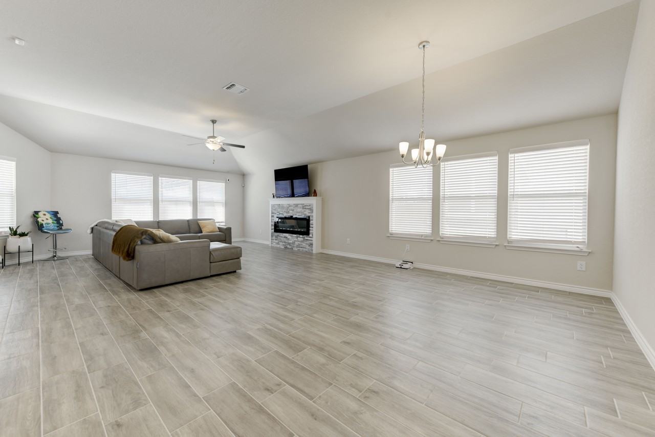 6302 Cordillera Dr - Photo 4 of 16