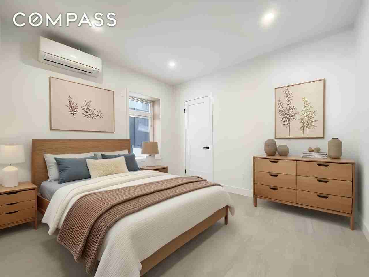 1634 W 2nd St #1 - Photo 4 of 8