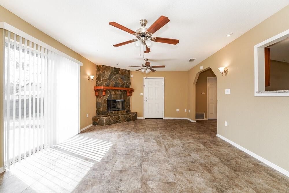 1539 Lafayette Ave - Photo 3 of 16