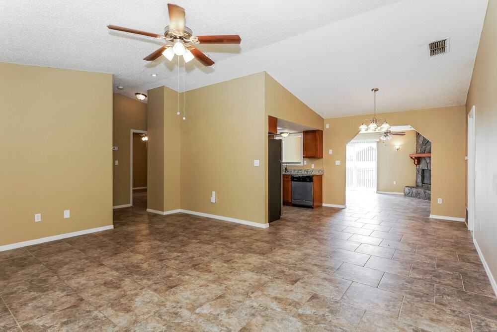 1539 Lafayette Ave - Photo 6 of 16