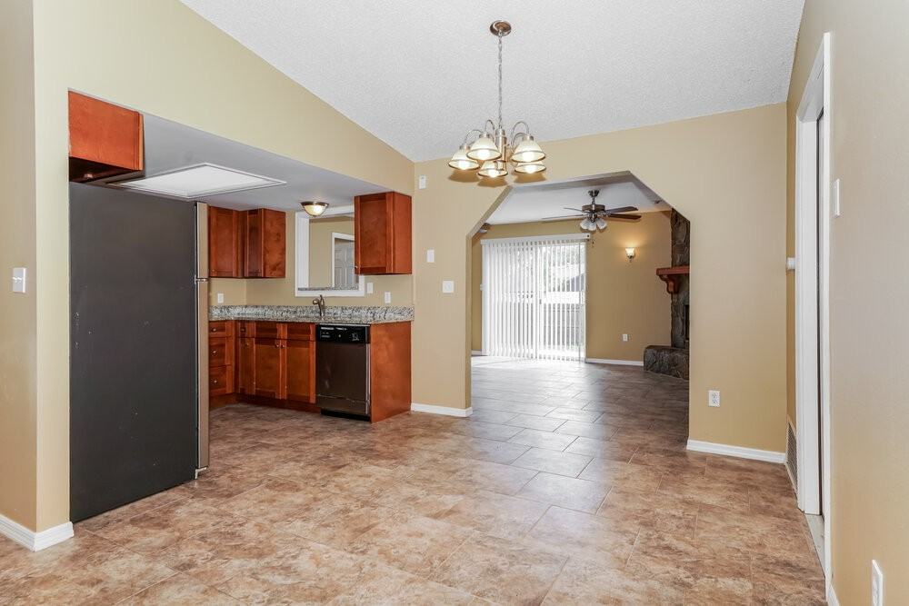 1539 Lafayette Ave - Photo 7 of 16