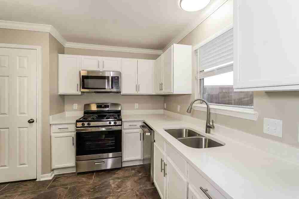 3615 Rolling Springs Ln - Photo 5 of 17