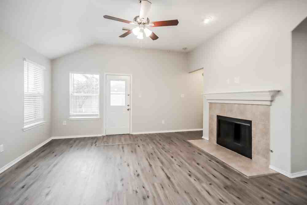 1919 Treasure Mountain Dr - Photo 3 of 16