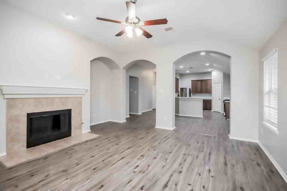 1919 Treasure Mountain Dr - Photo 4 of 16