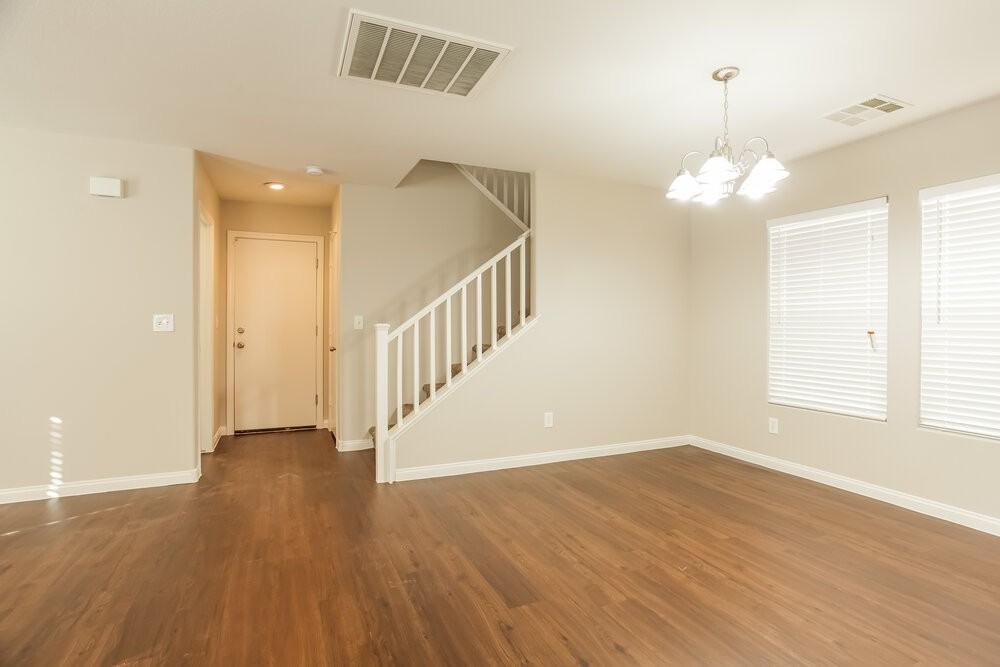 3958 Russet Plains St - Photo 5 of 17