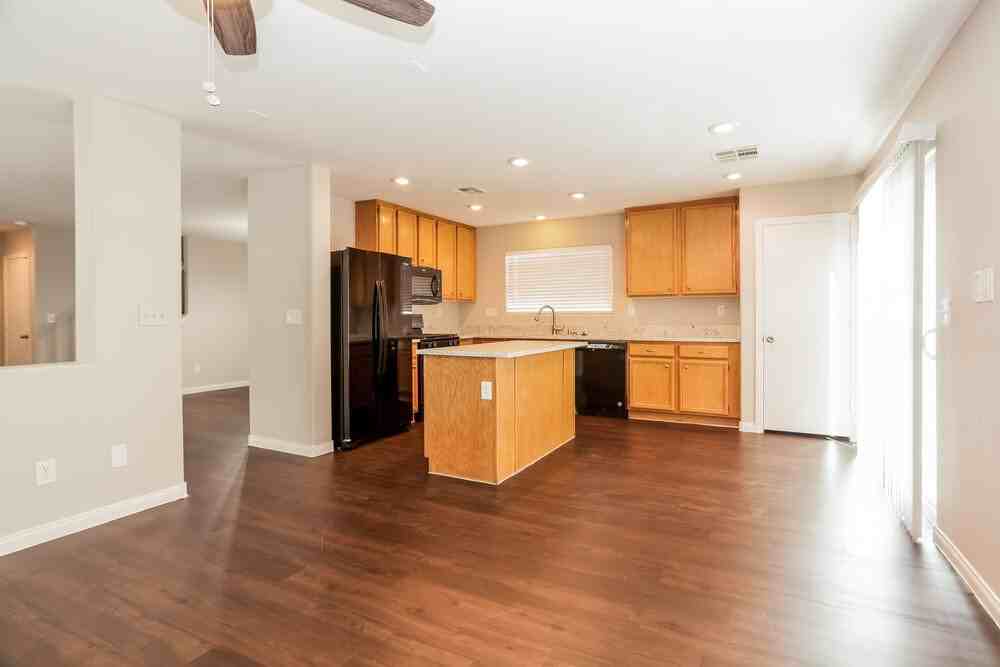 3958 Russet Plains St - Photo 6 of 17