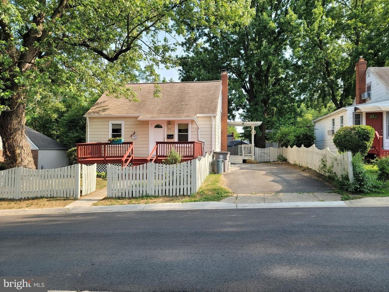 1015 Veirs Mill Rd - Photo 2 of 50