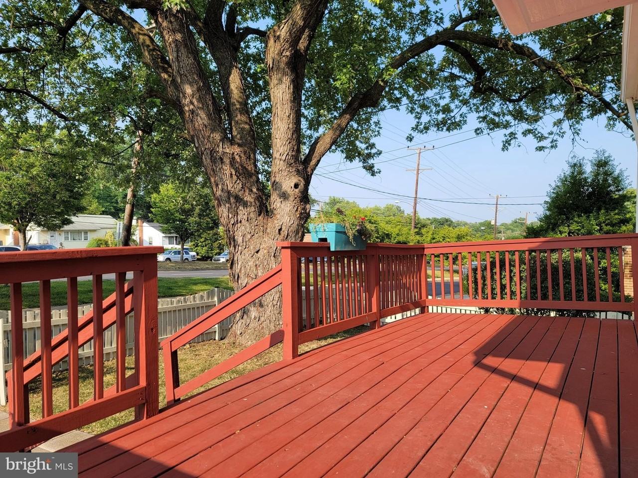 1015 Veirs Mill Rd - Photo 5 of 50