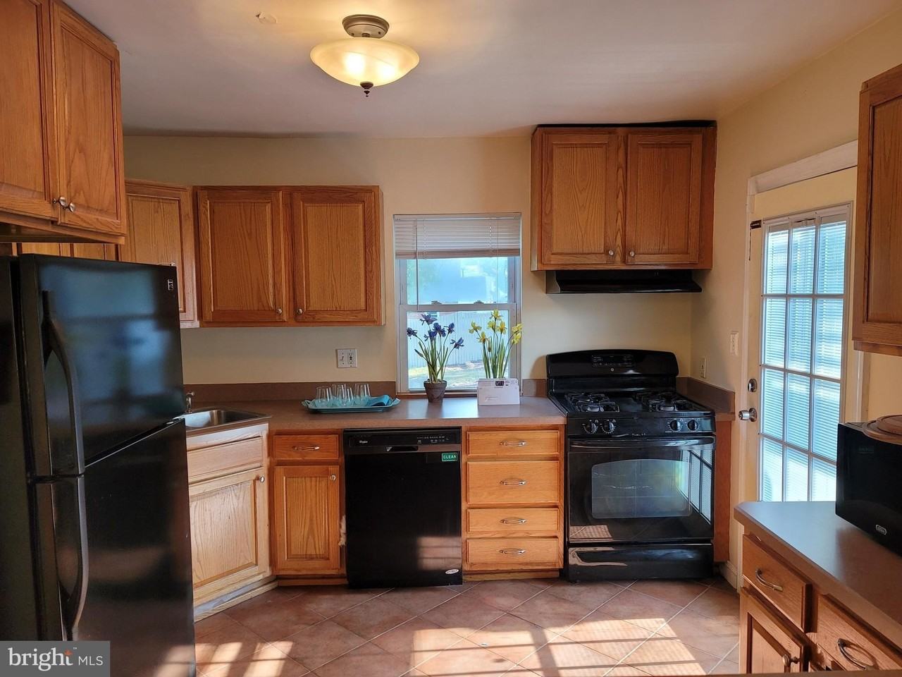 1015 Veirs Mill Rd - Photo 7 of 50