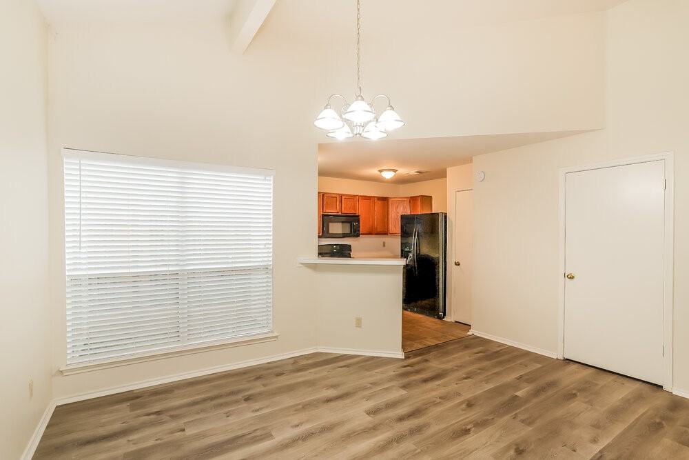 1525 Miller Ave - Photo 6 of 17