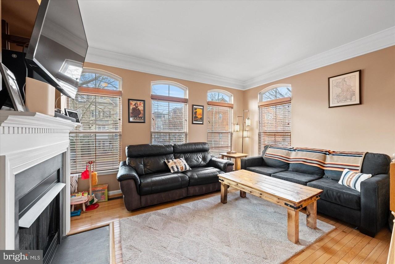 210 Cameron Station Blvd - Photo 2 of 43