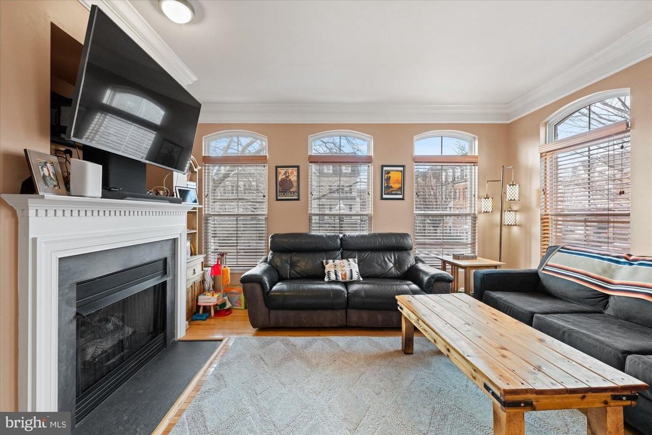 210 Cameron Station Blvd - Photo 4 of 43