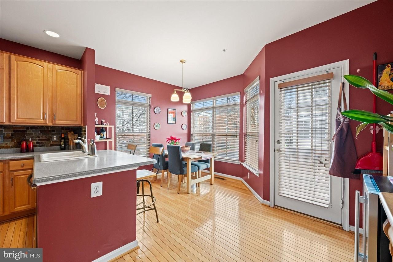 210 Cameron Station Blvd - Photo 5 of 43