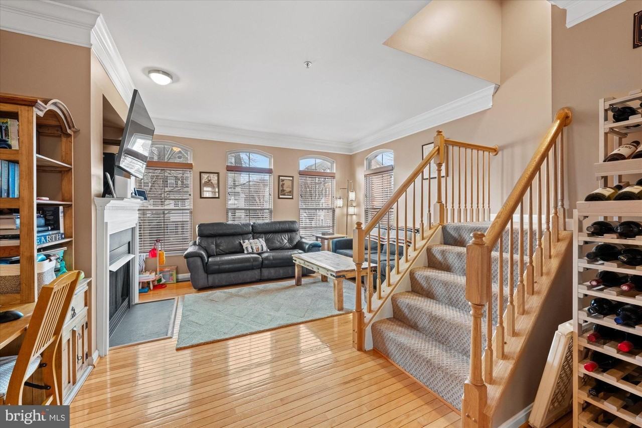 210 Cameron Station Blvd - Photo 6 of 43