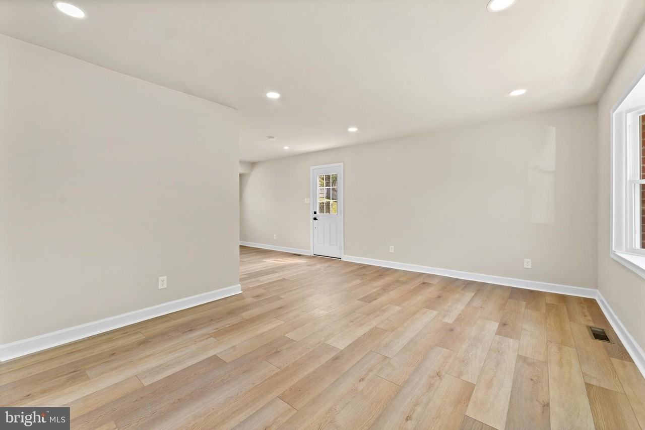 221 Morningside Dr - Photo 5 of 50