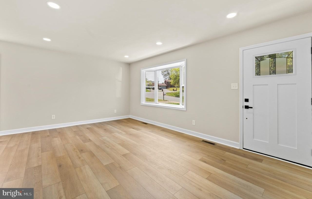 221 Morningside Dr - Photo 6 of 50