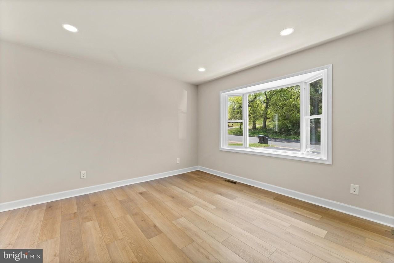 221 Morningside Dr - Photo 7 of 50