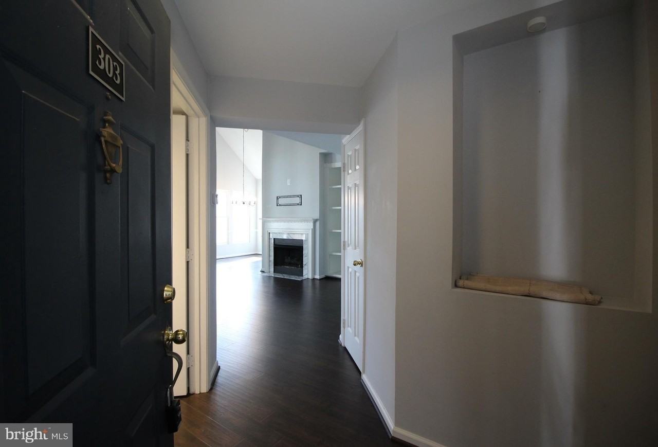 46598 Drysdale Ter Unit 303 - Photo 4 of 29