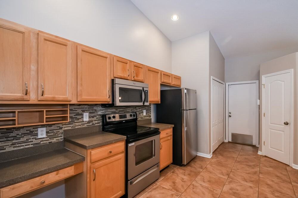 1299 Summit Oaks Dr E - Photo 6 of 16