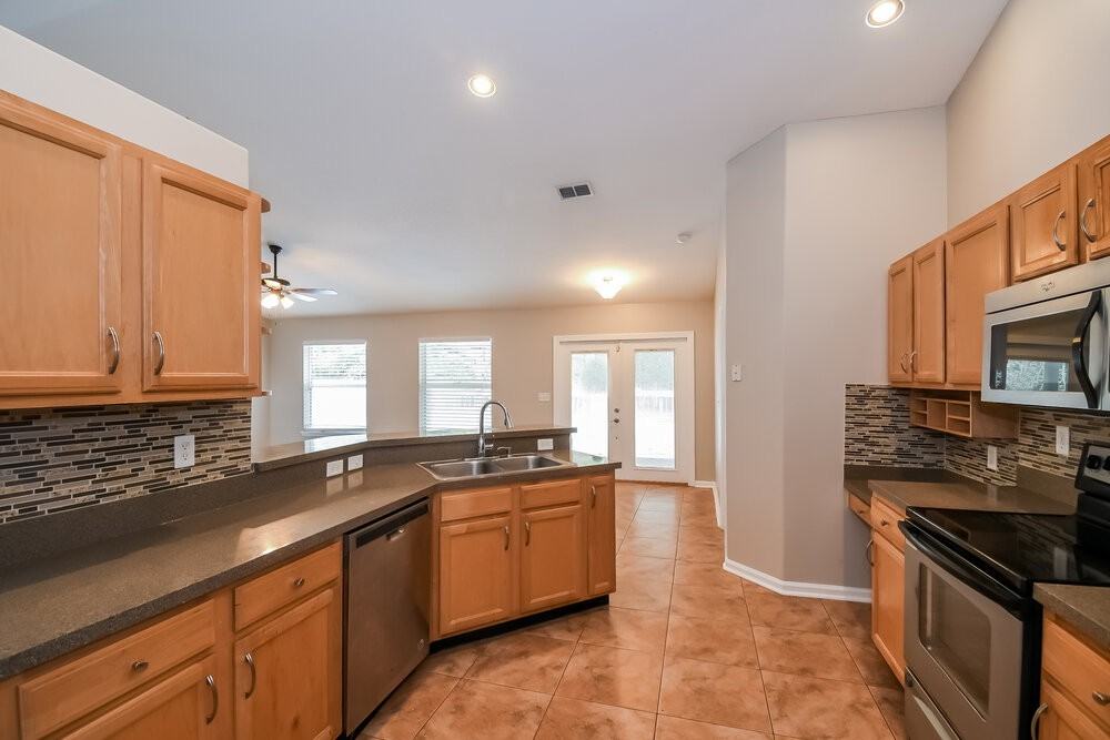 1299 Summit Oaks Dr E - Photo 7 of 16