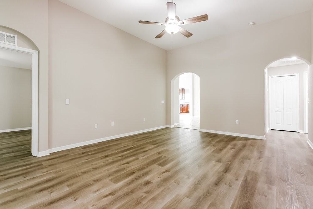 1873 Kingsmill Dr - Photo 3 of 16