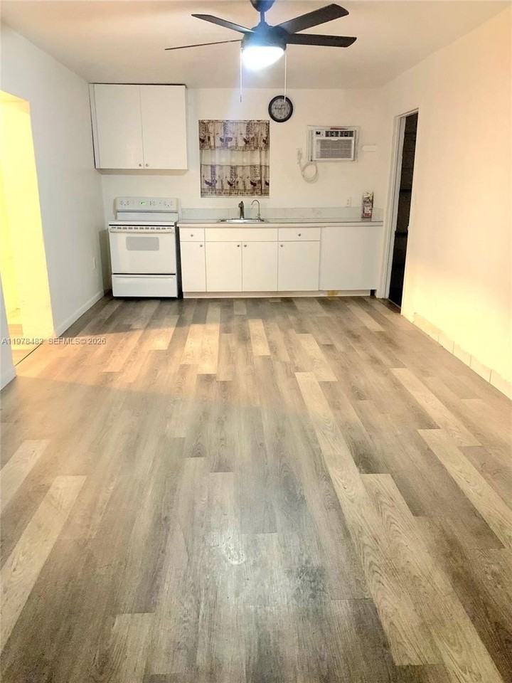 415 Nw 132nd St #2 - Photo 5 of 11