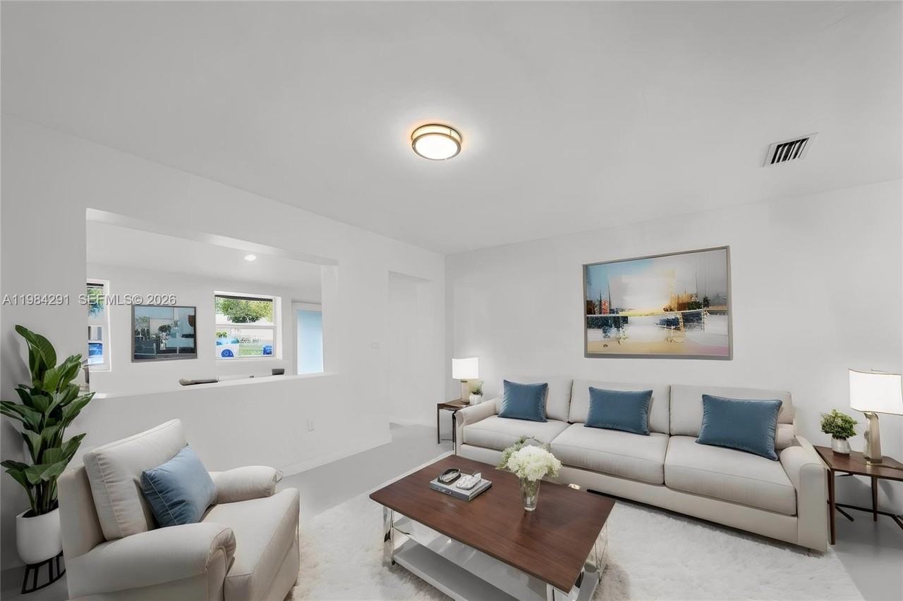 27 Suffolk Ave #0 - Photo 2 of 40