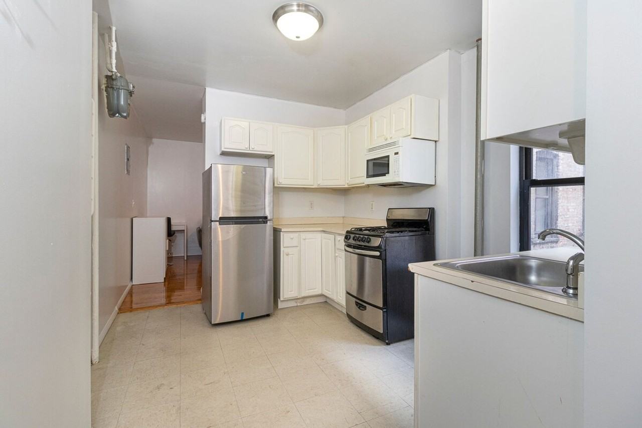 238 E 95th St #1058693P - Photo 7 of 23