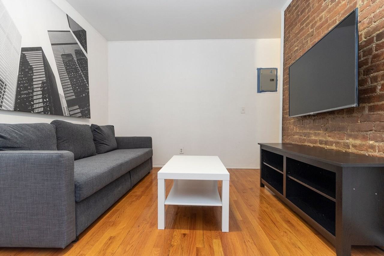 309 E 95th St #1032053P - Photo 2 of 34