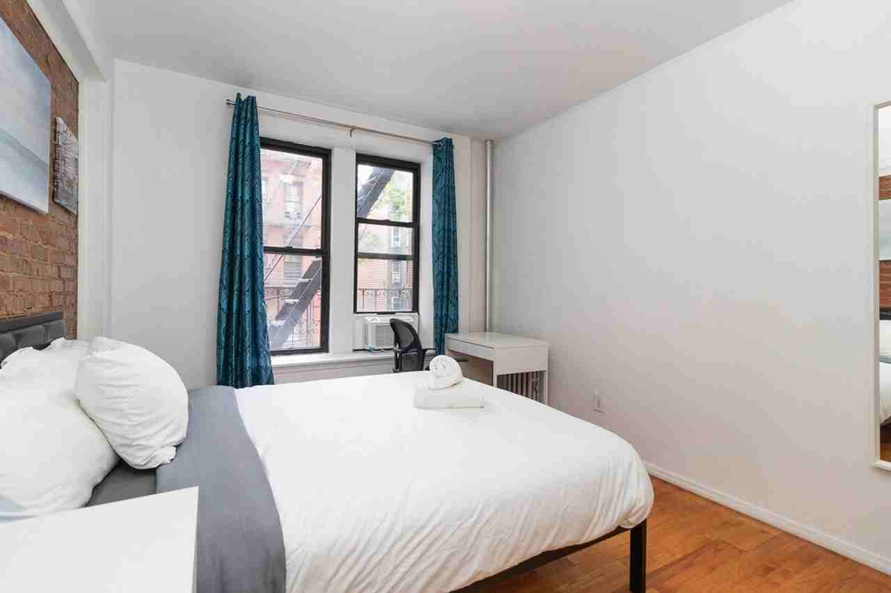 309 E 95th St #1032053P - Photo 4 of 34