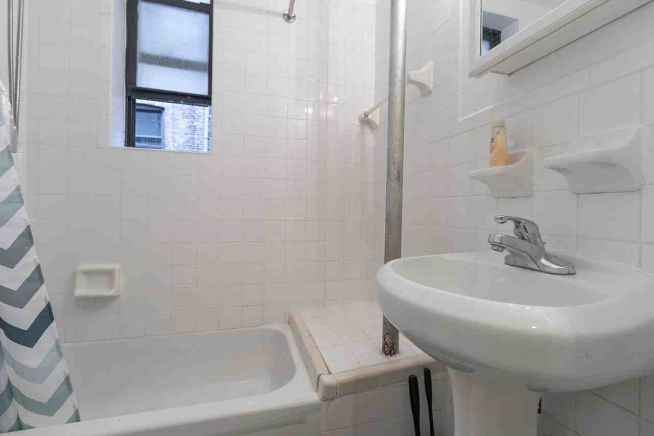 309 E 95th St #1032053P - Photo 6 of 34