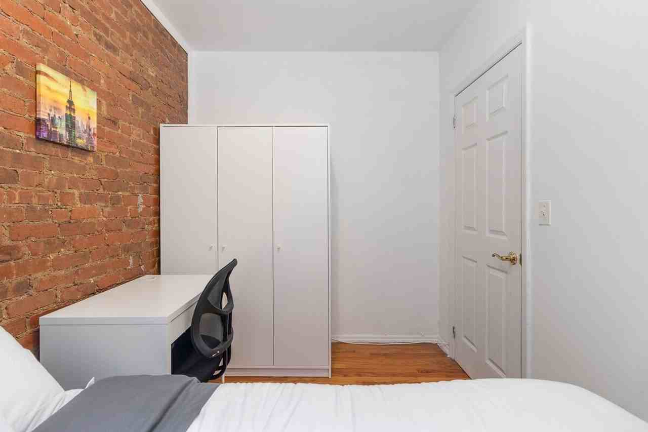 309 E 95th St #1032053P - Photo 7 of 34