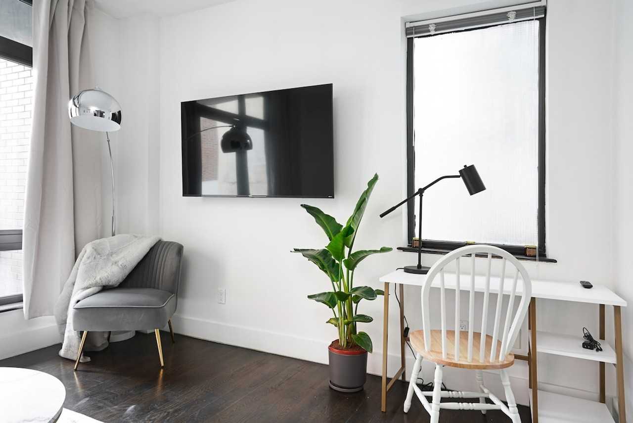 1568 Lexington Ave #1459282P - Photo 3 of 12