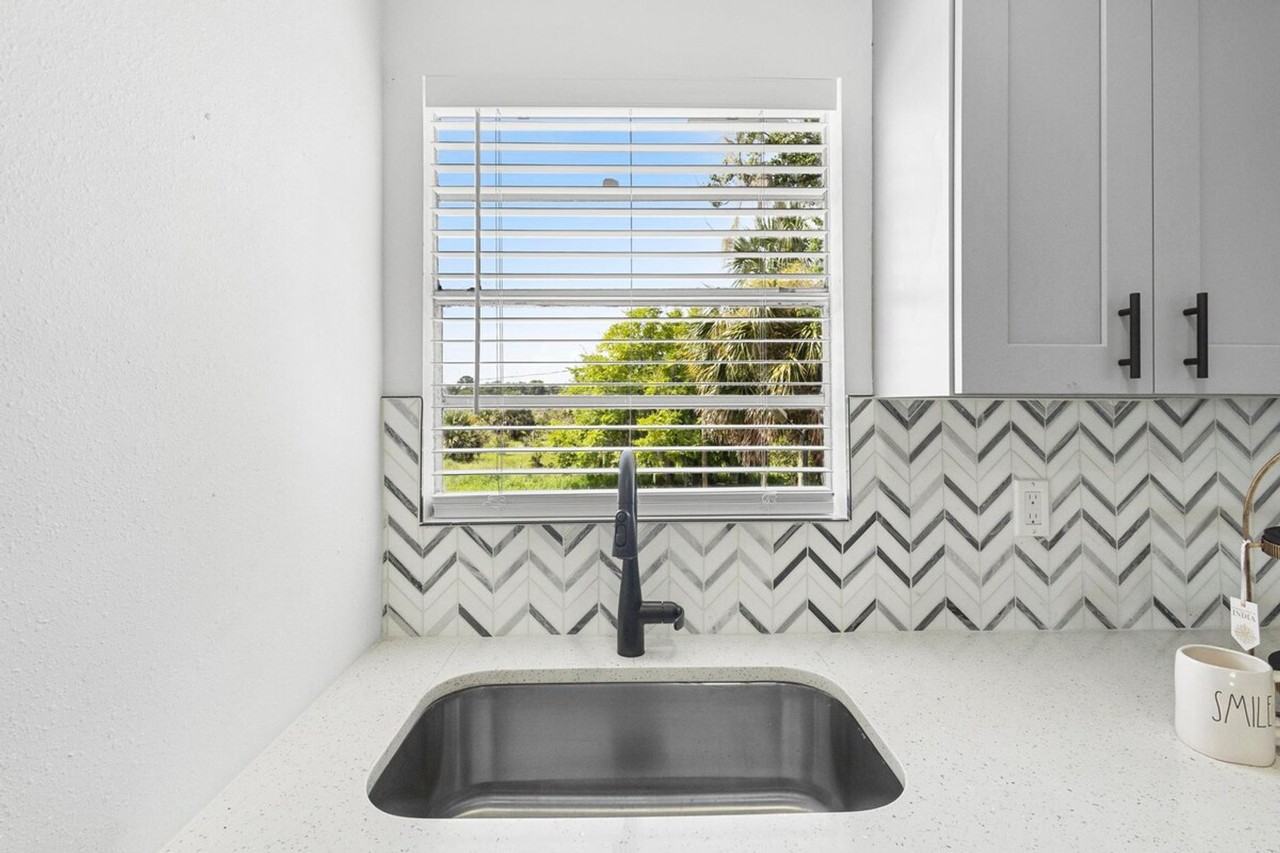 1882 Lake St #1094236P - Photo 5 of 24