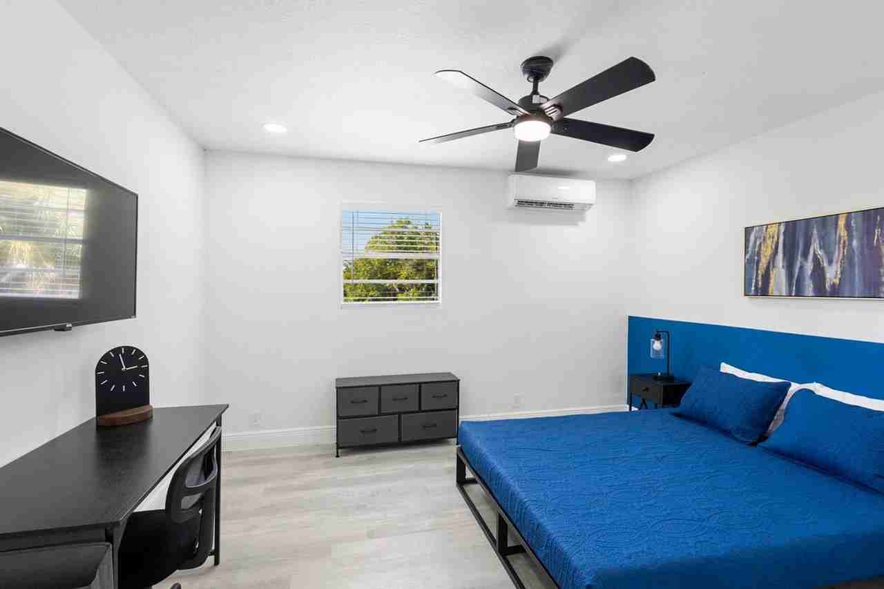 1882 Lake St #1094236P - Photo 4 of 14