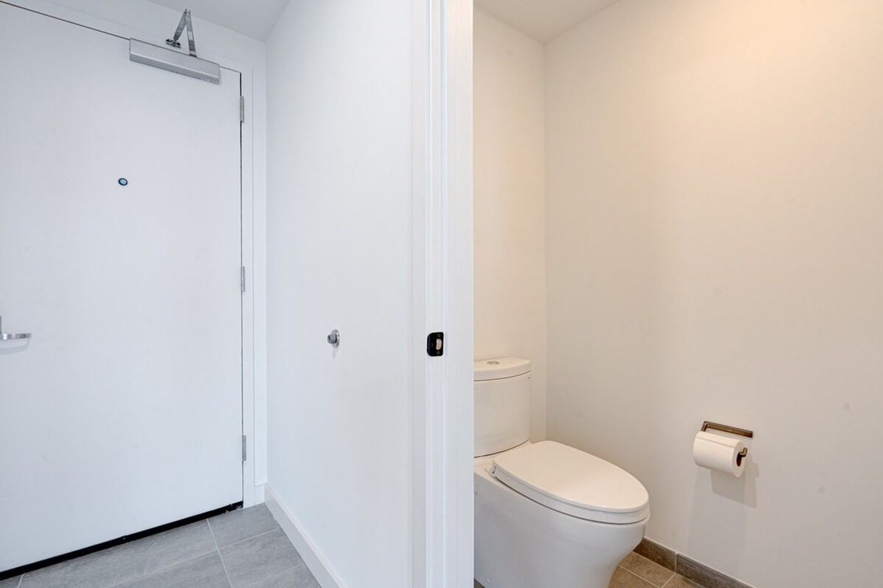 249 Ne 4th St #1058669P - Photo 3 of 26