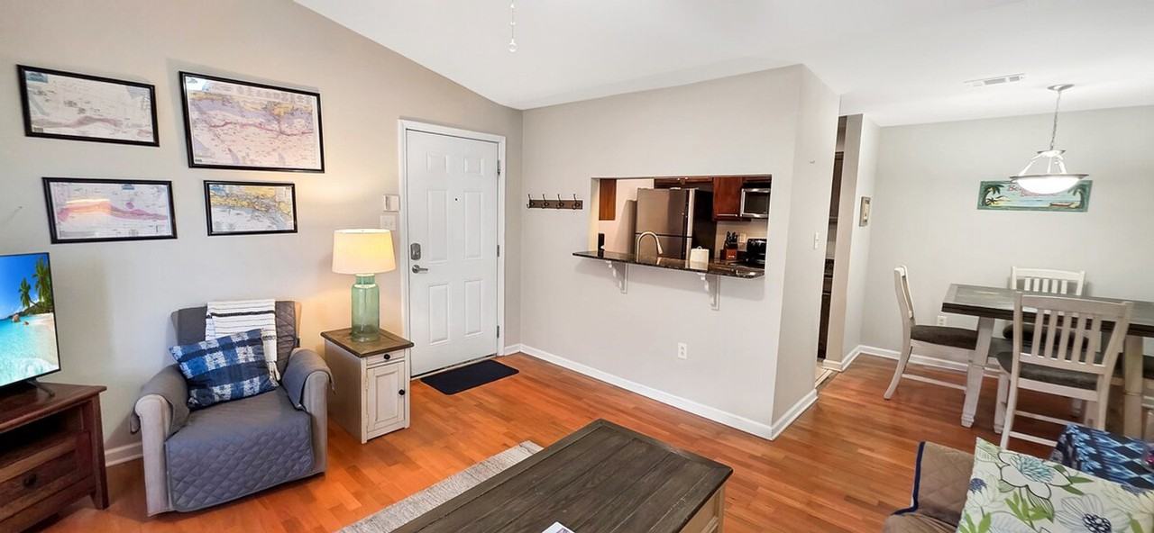 2421 Beachview Dr #1513211P - Photo 4 of 35