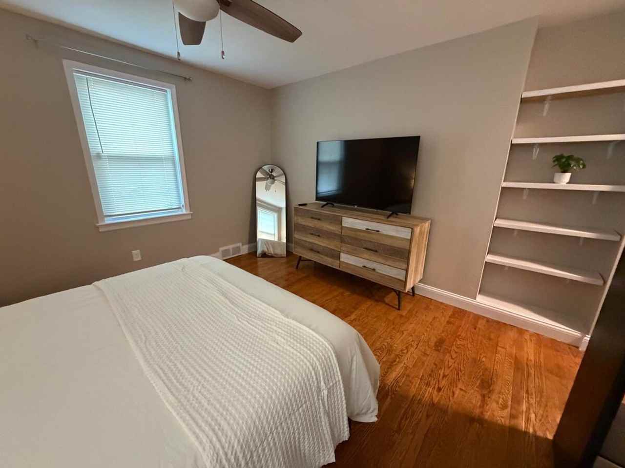 6913 Etzel Ave #1496954P - Photo 7 of 16