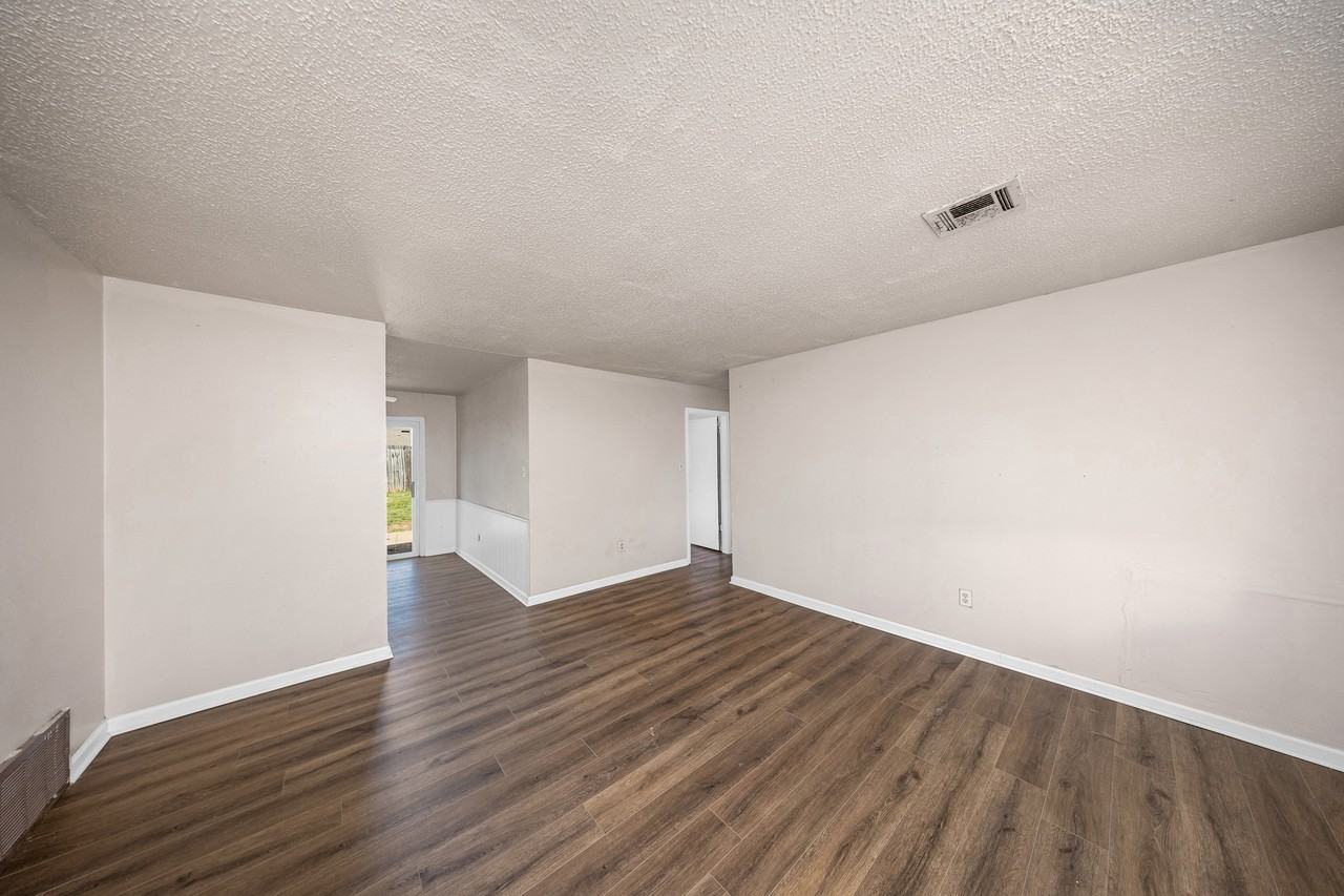 6927 Sw Cherokee Ave #1 - Photo 4 of 24