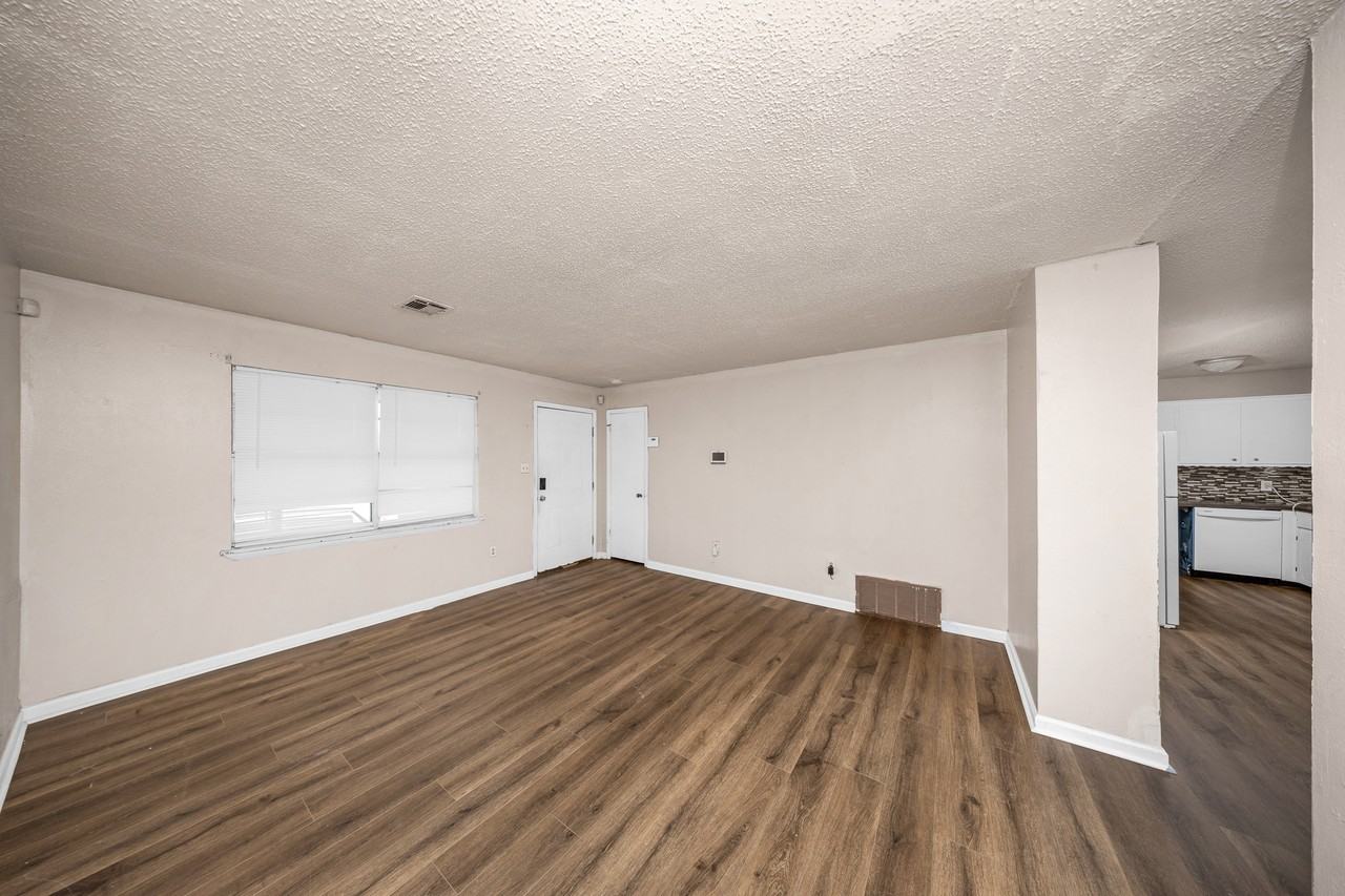 6927 Sw Cherokee Ave #1 - Photo 6 of 24