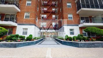 featured image of 66-15 Thornton Place #6W