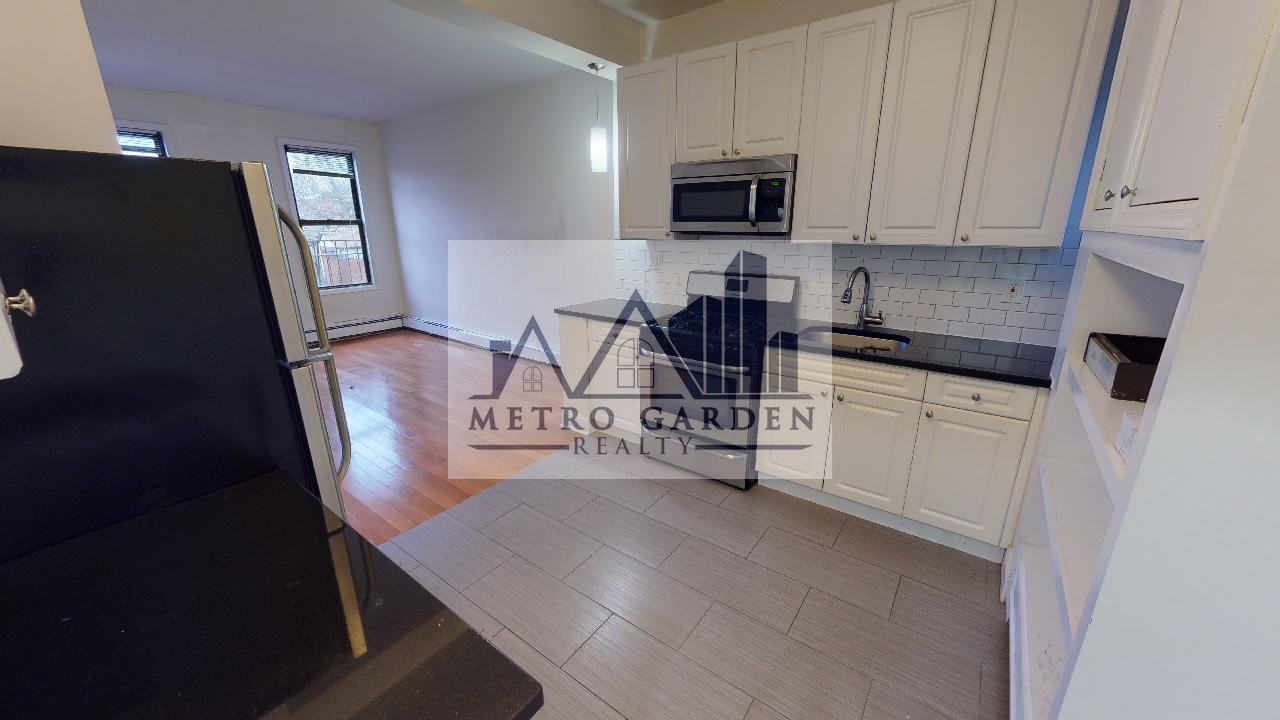 71-75 Yellowstone Boulevard #2R - Photo 4 of 23