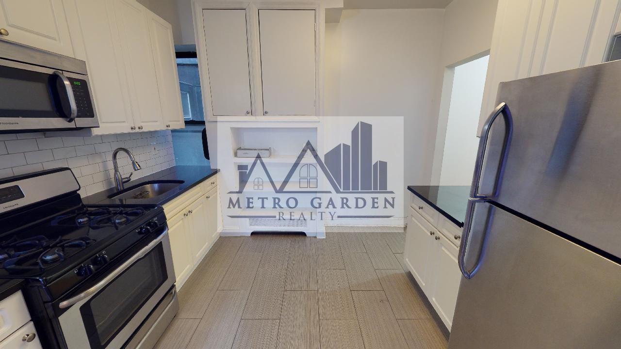 71-75 Yellowstone Boulevard #2R - Photo 5 of 23